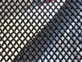 高網孔不銹鋼網孔的主要特點是材質準確穩定，網面光滑潔凈無污物